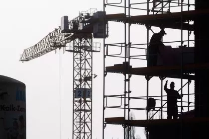 Schwarzarbeit auf dem Bau: Haftstrafen für Sozialversicherungsbetrug in Millionenhöhe
