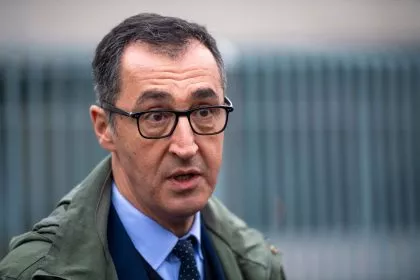 Özdemir will Ökolabel für Insekten, die verfüttert werden - an Fische, Geflügel, Schweine
