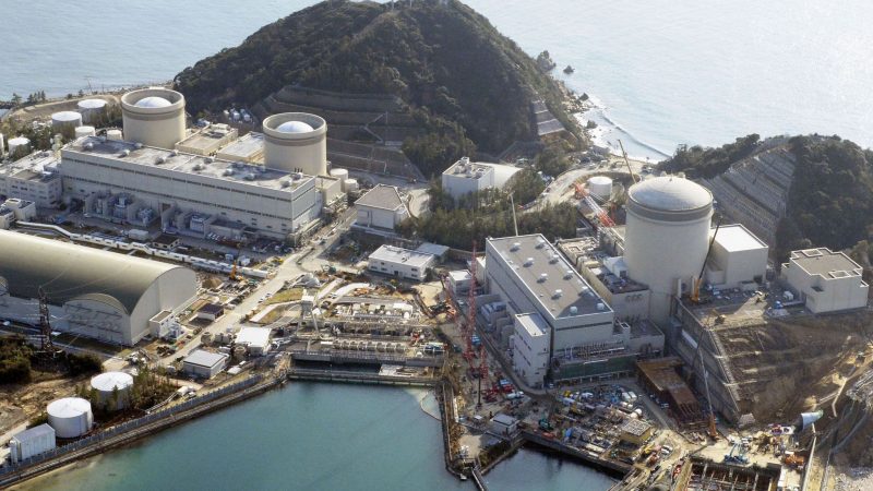 Anfang der Woche hatte ein Gericht die Forderung von Anwohnern des AKW Mihama zurückgewiesen, den dortigen mit mehr als 40 Jahren ältesten laufenden Reaktor wegen Sicherheitsbedenken abzuschalten.