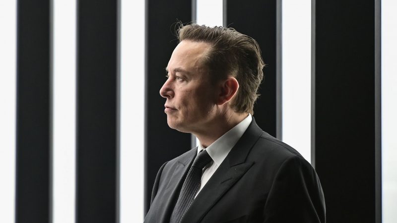 Tesla-Chef Musk hat versprochen, 2023 keine weiteren Aktien des Elektroautobauers zu verkaufen.