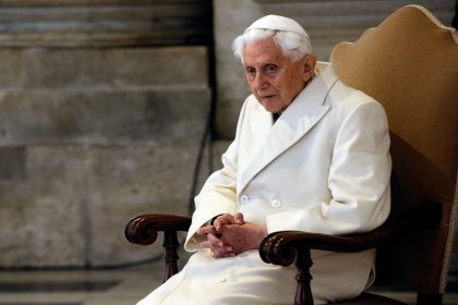 Papst Benedikt XVI. „sehr krank“ – Franziskus richtet Gebetsaufruf an Gläubige