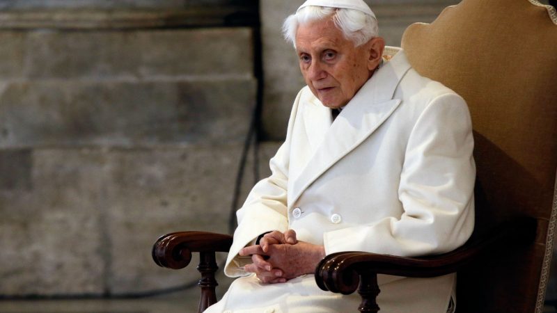 Lebt seit seinem Rücktritt 2013 relativ abgeschieden in einem Kloster im Vatikan: Papst Benedikt XVI.