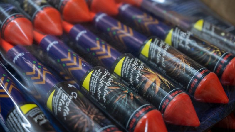 Bringt Spaß, ist aber gefährlich und hinterlässt viel Müll: Feuerwerk zu Silvester.