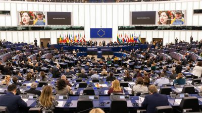 Weiterer Schritt beim Korruptionsskandal im EU-Parlament: Immunität von zwei Abgeordneten aufgehoben