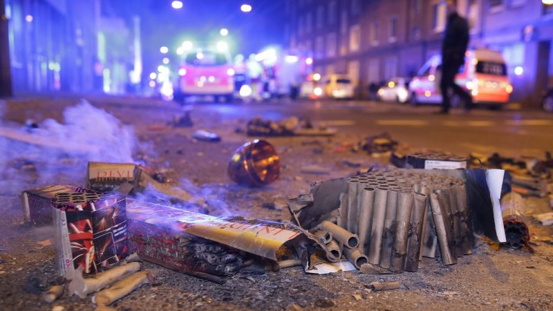 Silvesterabend: Berliner Polizei und Feuerwehr „massiv mit Böllern angegriffen“