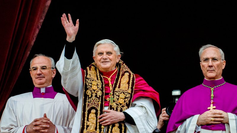 „Nach Hause“ gekommen: Emeritierter Papst Benedikt XVI. gestorben