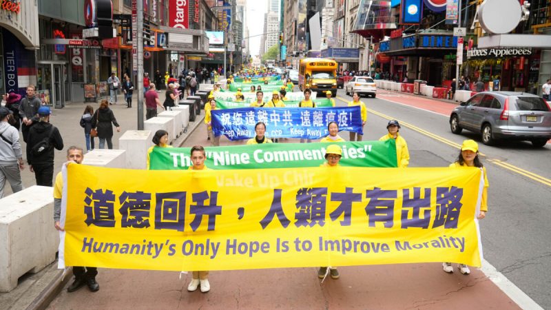 Chinesen schöpfen neue Hoffnung durch Artikel von Falun Gong-Gründer