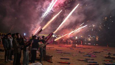 „Feuerwerksproteste“ in China: Knaller-Aufstand bringt Lockerungen der Gesetze (+Video)