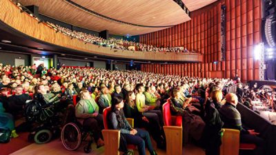 „Sie kommen vom Herzen“ – Shen Yun begeistert Zuschauer weltweit in acht Städten gleichzeitig