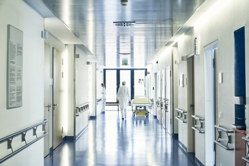 Beschäftigte im Gesundheitswesen mit COVID-19 können als Berufskrankheitsfälle anerkannt werden.