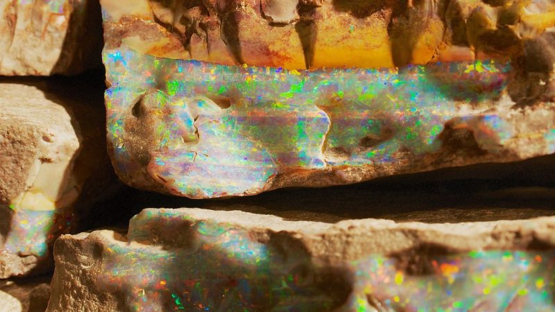 Marskrater voll mit Opal: Belegen Edelsteine die einstige Anwesenheit von Wasser?