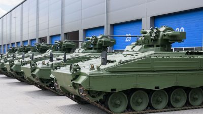 Baerbock will weitere Panzer und Luftverteidigung für die Ukraine