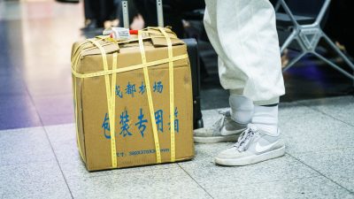 Testpflicht für Reisende aus China eingeführt – dort sterben viele Prominente an Corona-Folgen