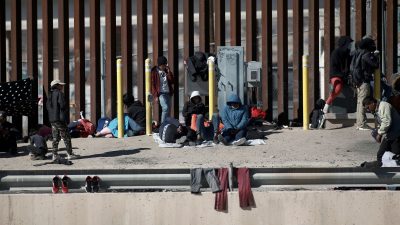 Hunderte Migranten versuchen Grenzübertritt in die USA
