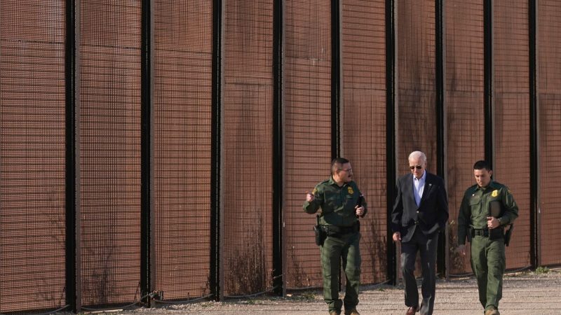US-Präsident Joe Biden besucht die Grenze zwischen den USA und Mexiko bei El Paso. Zuletzt ist die Zahl illegaler Migranten dramatisch gestiegen.