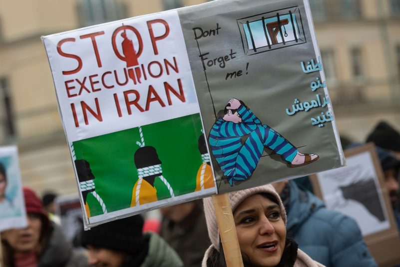 «Stoppt die Hinrichtung in Iran»: Protestaktion gegen das Iran-Regime auf dem Pariser Platz in Berlin.