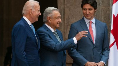 US-Präsident Joe Biden (l) mit seinem mexikanischen Amtskollegen Andres Manuel Lopez Obrador (M) und Kanadas Premierminister Justin Trudeau.
