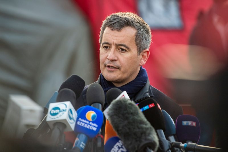 Gérald Darmanin, Innenminister von Frankreich, dankt den Helfern nach einem Angriff in Paris.