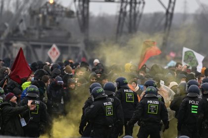 Nach der Demo am Samstag gibt es gegenseitige Vorwürfe: Aktivisten sehen Polizeigewalt, die Polizei spricht von verletzten Einsatzkräften.