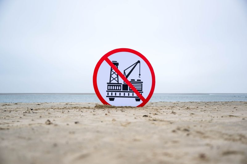 Ein Konsortium um das niederländische Unternehmen One-Dyas plant von Ende 2024 an Erdgas vor der ostfriesischen Insel Borkum zu fördern. Das Gebiet liegt nahe dem Nationalpark Niedersächsisches Wattenmeer.