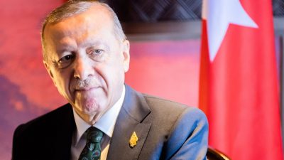 Türkei: Erdoğan kündigt Vorverlegung der Wahlen auf 14. Mai an