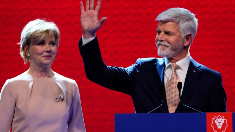 Der frühere Nato-General Pavel wird neuer Präsident in Tschechien. Hier mit seiner Frau Eva.