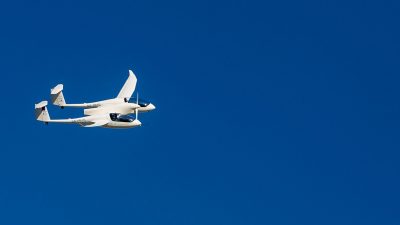 Das Brennstoffzellenflugzeug HY4 bei seiner Weltpremiere im Jahr 2016 über dem Stuttgarter Flughafen.