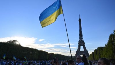 Paris: „Unerschütterliche Unterstützung“ für Ukraine – Demonstrationen geplant