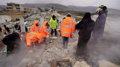 Mehr als 7.200 Tote nach Erdbeben in der Türkei und Nordsyrien