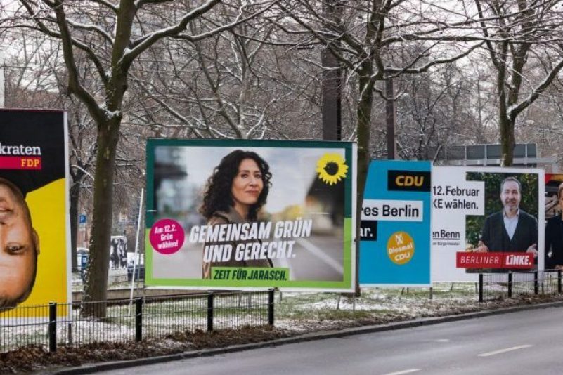 Plakate zur Wahl 2023 in Berlin. Foto: Maja Hitij/Getty Images