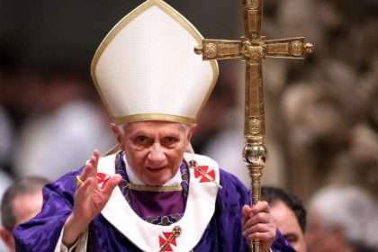 Papst Benedikt wusste von Kindesmissbrauch: Vatikan-Akten gefordert