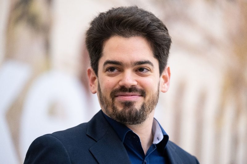 Lahav Shani, zukünftiger Chefdirigent der Münchner Philharmoniker, nimmt bei seiner Vorstellung an einem Pressegespräch teil.