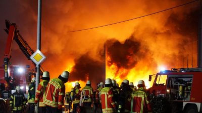 Großbrand nahe Ulm – Schaden von über 200 Millionen Euro