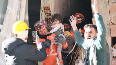 Erdbeben: Zahl der Toten bei über 17.000 – Hotels in Antalya als Notunterkünfte