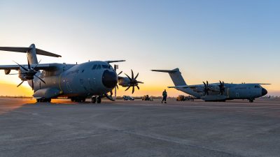 Flugzeuge der Bundeswehr haben Hilfsgüter ins türkische Incirlik gebracht.