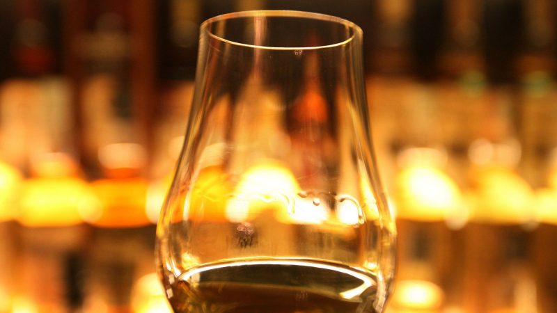 Der hochprozentige Alkohol ist eines der bekanntesten Symbole Schottlands und damit auch ein wichtiger Wirtschaftsfaktor.