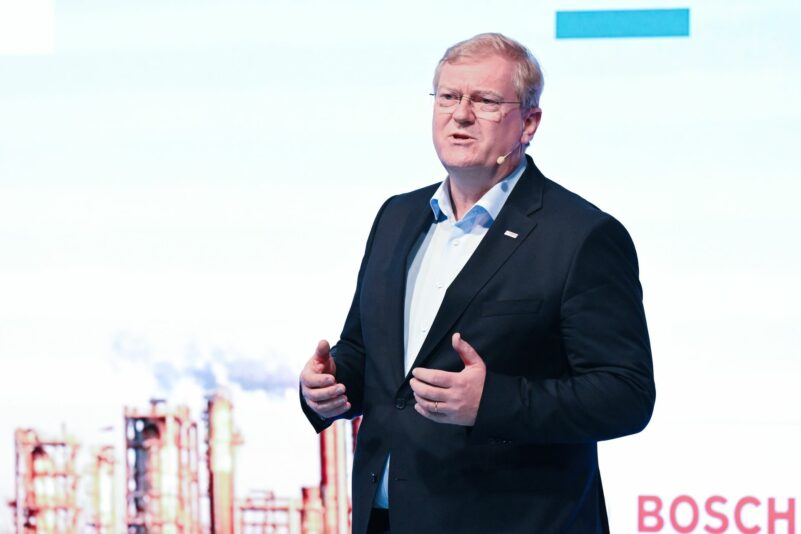«Erst mal ist es doch sehr beruhigend, dass die Regierung so schnell handelt, wenn es darauf ankommt. Das sollte aber nicht automatisch bedeuten, dass wir ab jetzt immer so kategorisch handeln und etwa dem Nachbarn gegen seinen Willen ein Windrad in den Garten stellen», sagt Stefan Hartung.
