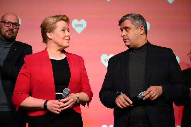Gedämpfte Stimmung bei der SPD: Spitzenkandidatin Franziska Giffey und der Co-Landesvorsitzende Raed Saleh.