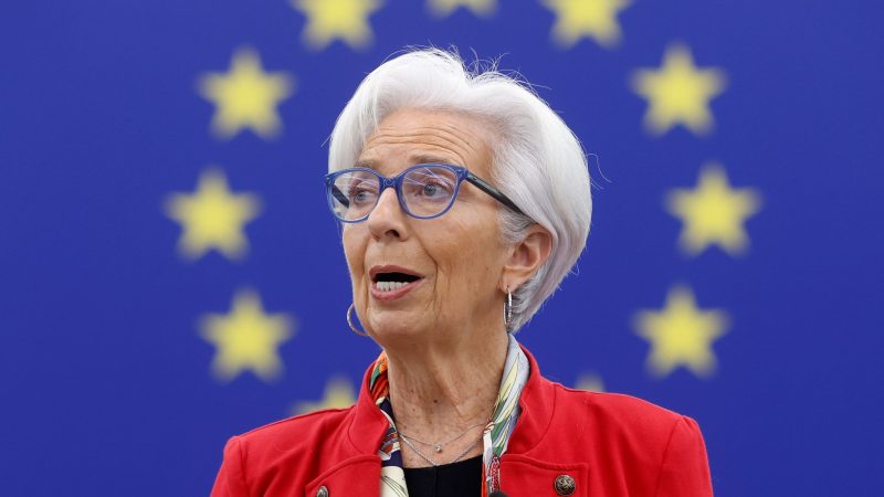 Christine Lagarde, Präsidentin der Europäischen Zentralbank, hält eine Rede im EU-Parlament.