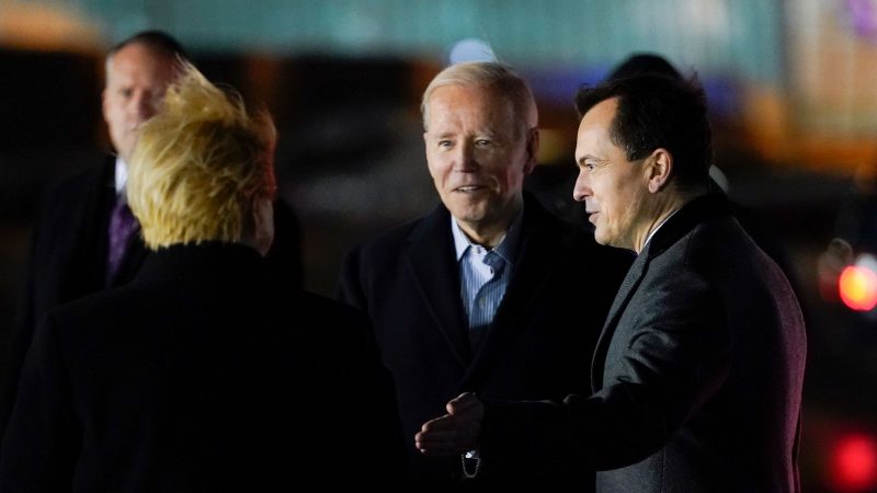US-Präsident Joe Biden bei seiner Ankunft in Warschau.