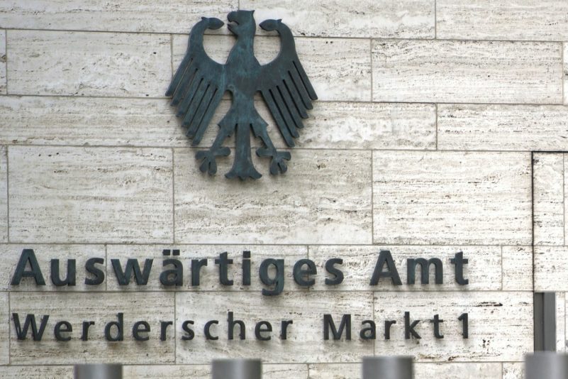 Das Auswärtige Amt erklärt zwei Angehörige der iranischen Botschaft zu unerwünschten Personen.