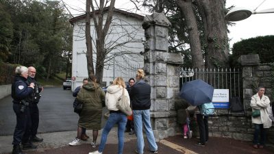 Frankreich: Lehrer erstochen, Schüler verhaftet
