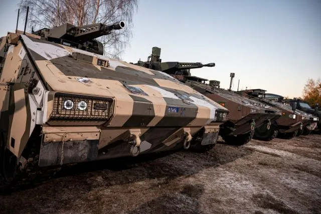 Ein Jahr nach der Ankündigung von 100 Milliarden Euro schweren Investitionen in die Bundeswehr blickt Deutschlands Rüstungsbranche optimistisch nach vorne.