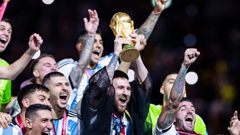 Lionel Messi ist Favorit auf die Auszeichnung als Weltfußballer 2022.