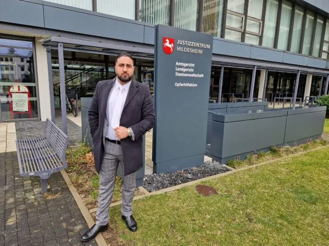 Der Anwalt Velit Tümenci aus Hildesheim