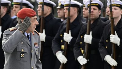 Generalinspekteur Breuer fordert „Zeitenwende in den Köpfen“ der Bundeswehroffiziere