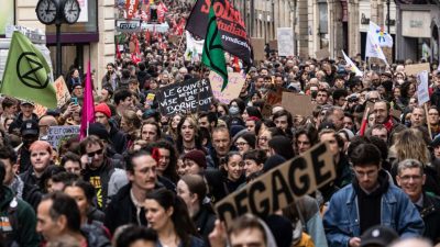 Macron zeigt sich nach gewaltsamen Rentenprotesten gesprächsbereit