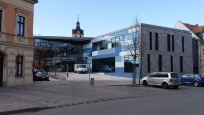 Massenschlägerei in Bernburg: 40 Jugendliche involviert – Großeinsatz der Polizei