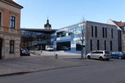 Massenschlägerei in Bernburg: 40 Jugendliche involviert – Großeinsatz der Polizei