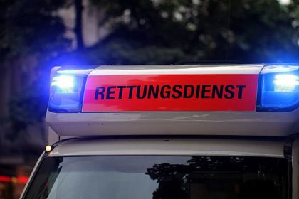 Lastwagenfahrer mit Schlaganfall auf Autobahn sorgt für internationalen Einsatz
